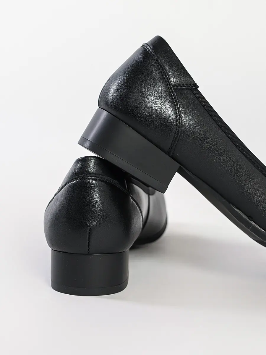 Туфли черные на низком каблуке-столбике